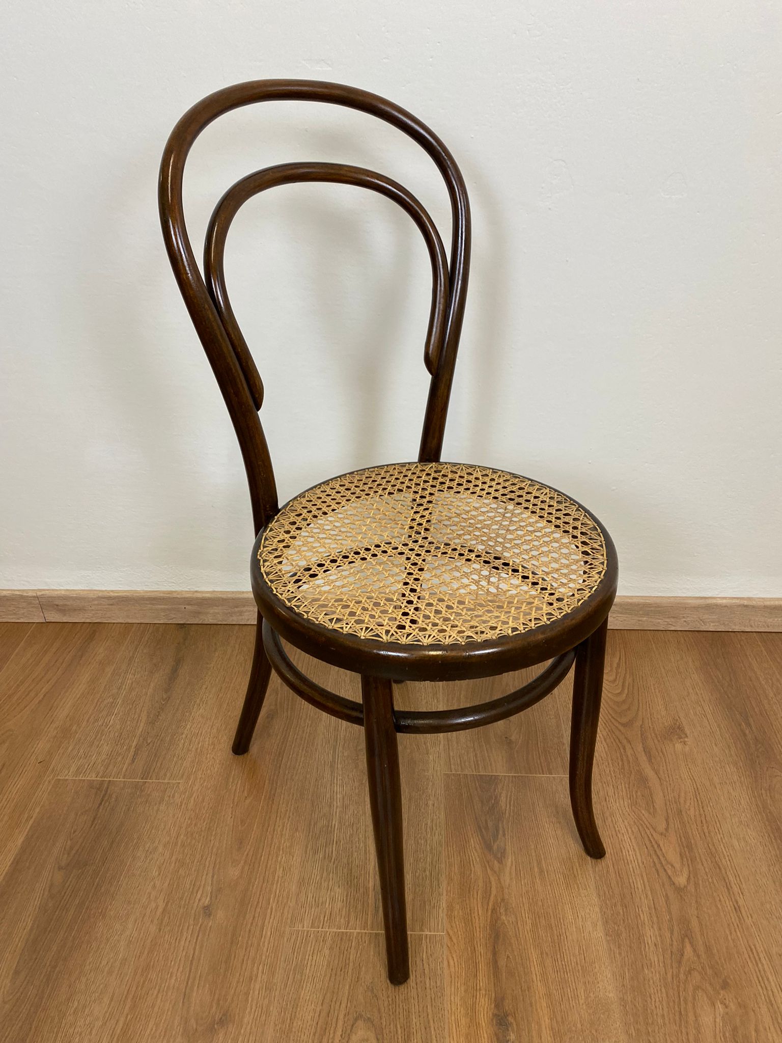 Sedia Thonet in paglia di Vienna, laboratorio Seggiolai a Bologna